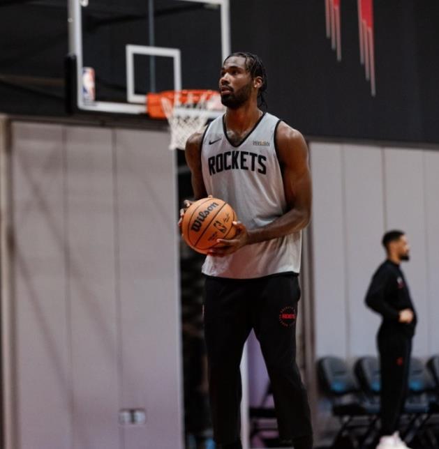 乌度卡让伊森首发，绝对是今天战胜尼克斯队的神来之笔，因为本场比赛乌度卡也说了，对