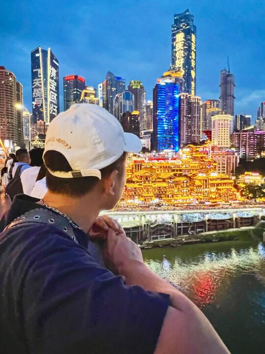 🔥天！香港人说：重庆人有自己的幻彩咏香江！