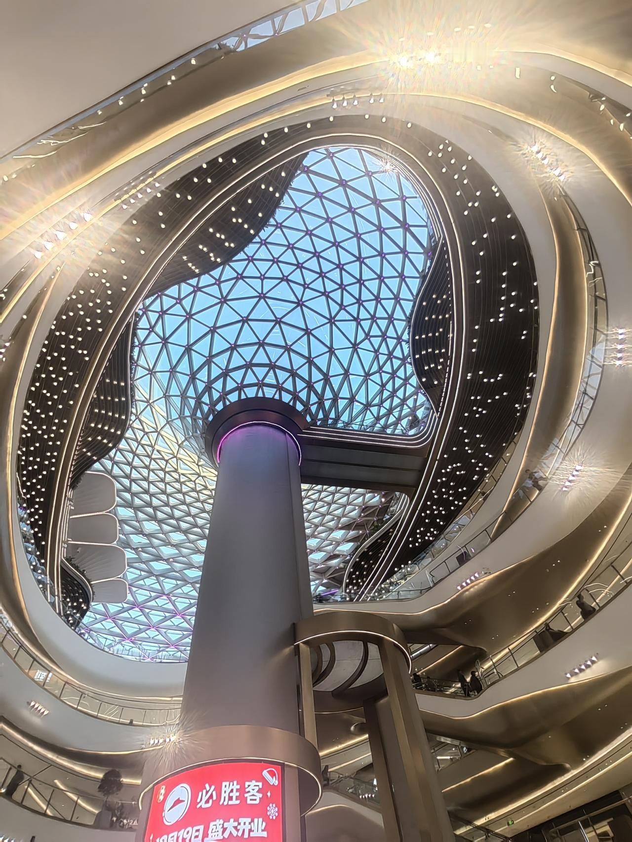 三连冠！伦敦成全球最堵城市，中世纪街道扛不住现代车流
 
伦敦城市道路规划与现代