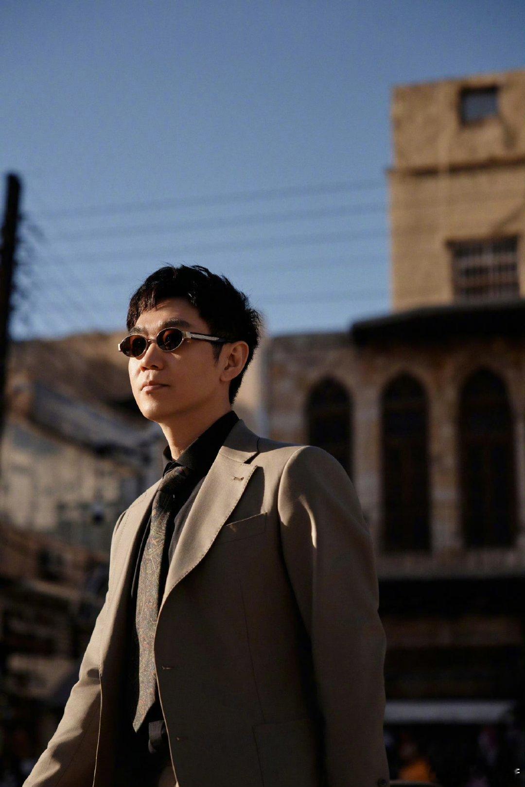 大鹏回应被说精明 从怀揣梦想到扎根行业，大鹏的 “精明” 从不是算计，而是历经坎