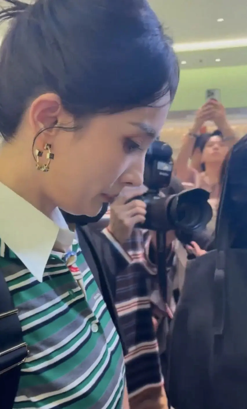 杨幂双下巴真的好明显啊 