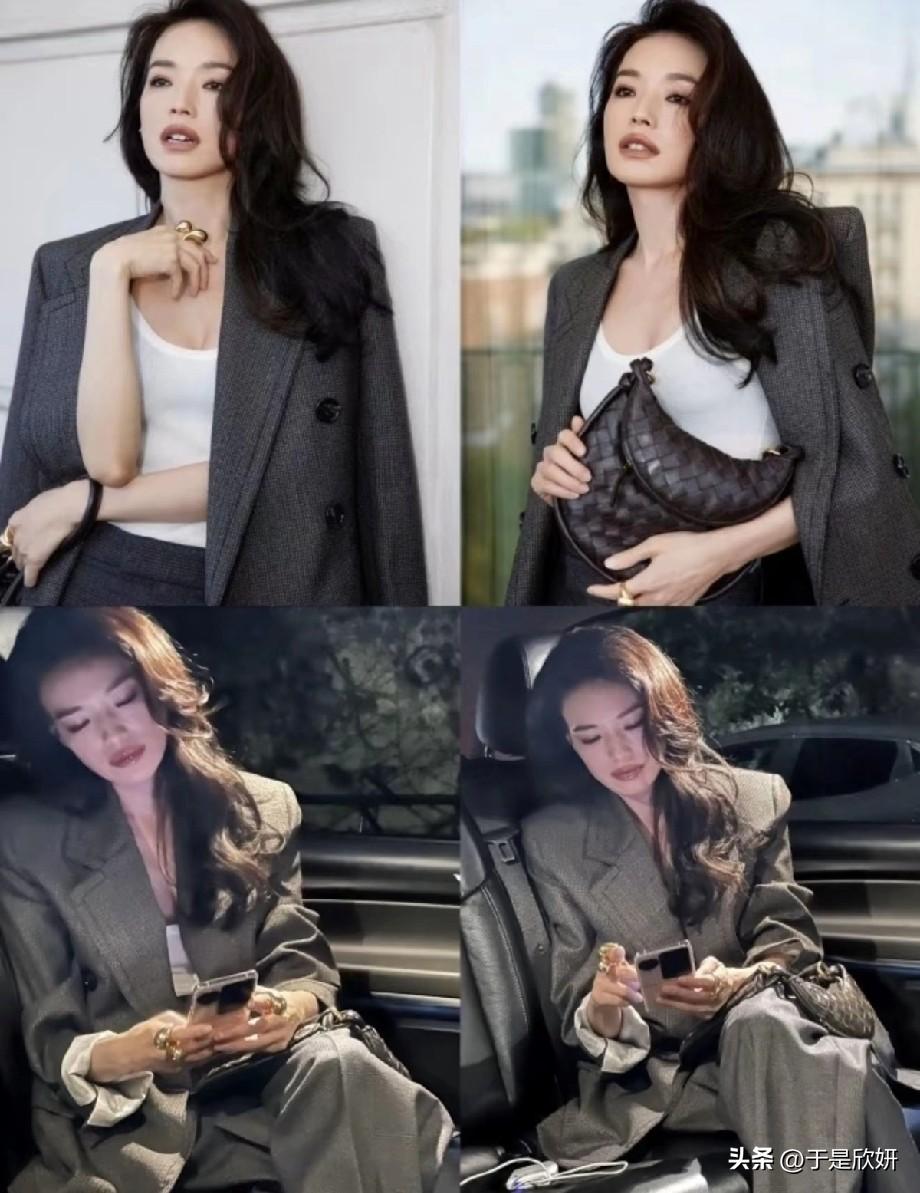 谁能拒绝48岁舒淇的这套灰西装杀？
没有过度滤镜，没有夸张造型，一件格纹西装+白