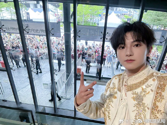 穆祉丞的首条微博在出道战后出现，粉丝合照等充满回忆。期待他调整好状态，为观众呈现