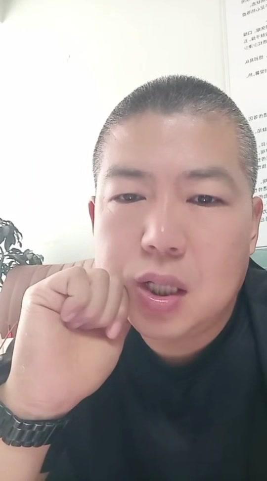 生石灰、过氧乙酸、次氯酸钠都能消毒，选啥还得看具体情况。用生石灰的话，记得要现配