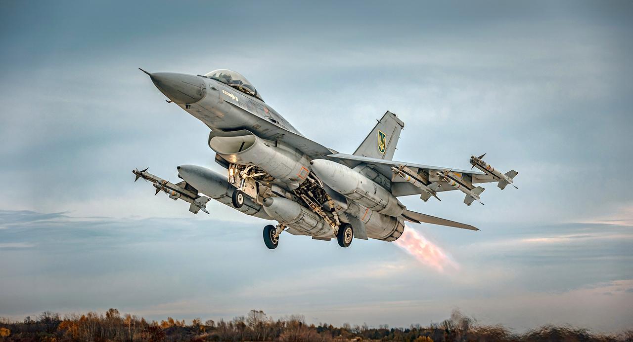 一名乌克兰F-16战机飞行员表示，在国外训练所学的经验，在实战中显得捉襟见肘。与