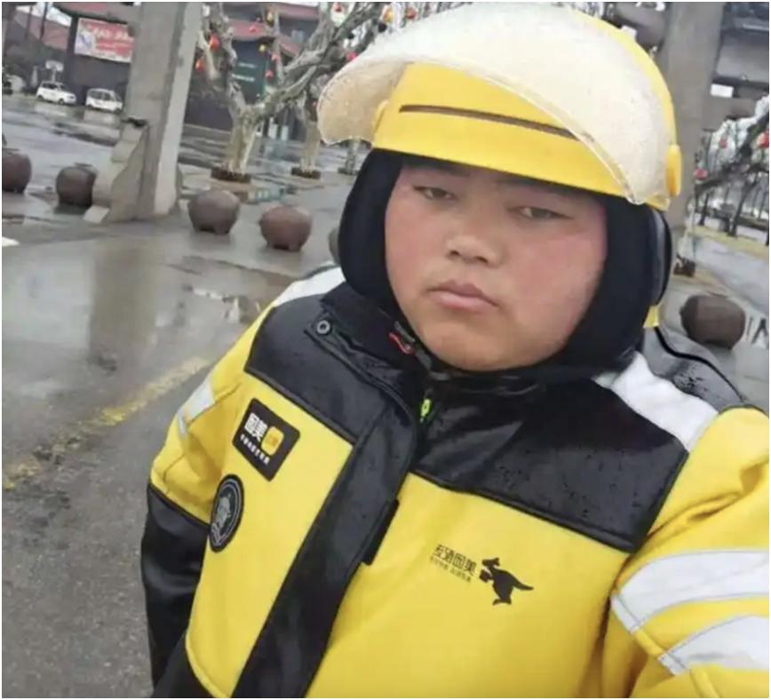 26岁小伙回老家当小镇唯一外卖员：被需要的感觉，比赚钱更踏实！

今天刷到个新闻