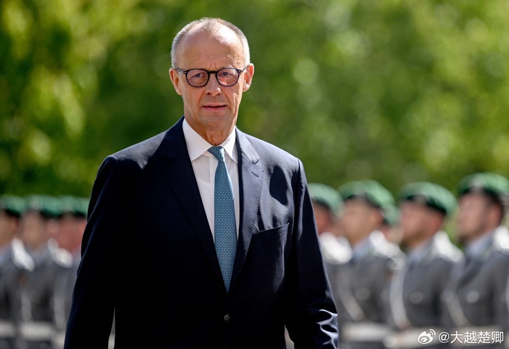 美国暂时允许各国购买俄罗斯石油，德国总理表态反对。他说，不管出于任何原因，现在放