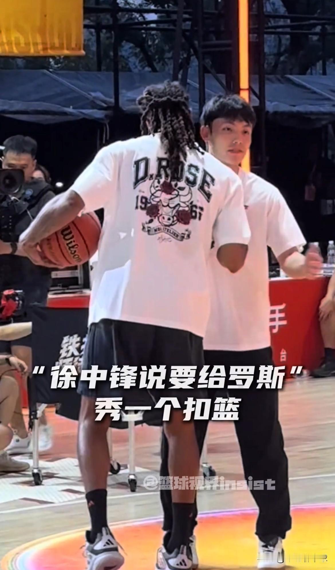 广东宏远男篮核心徐杰平筐暴扣！
近日，徐杰在参加与NBA MVP罗斯的百分大战前