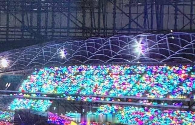 时代少年团演唱会马嘉祺紫海、宋亚轩青海，粉丝们的灯牌应援，好有排面！ ​​​