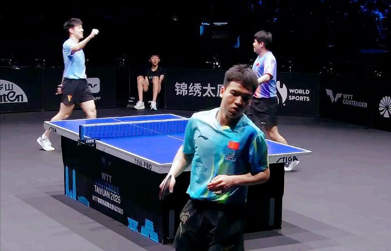 太棒了！林诗栋/黄友政3:1战胜陈垣宇/向鹏，与温瑞博/李和宸会师决赛！
国乒锁