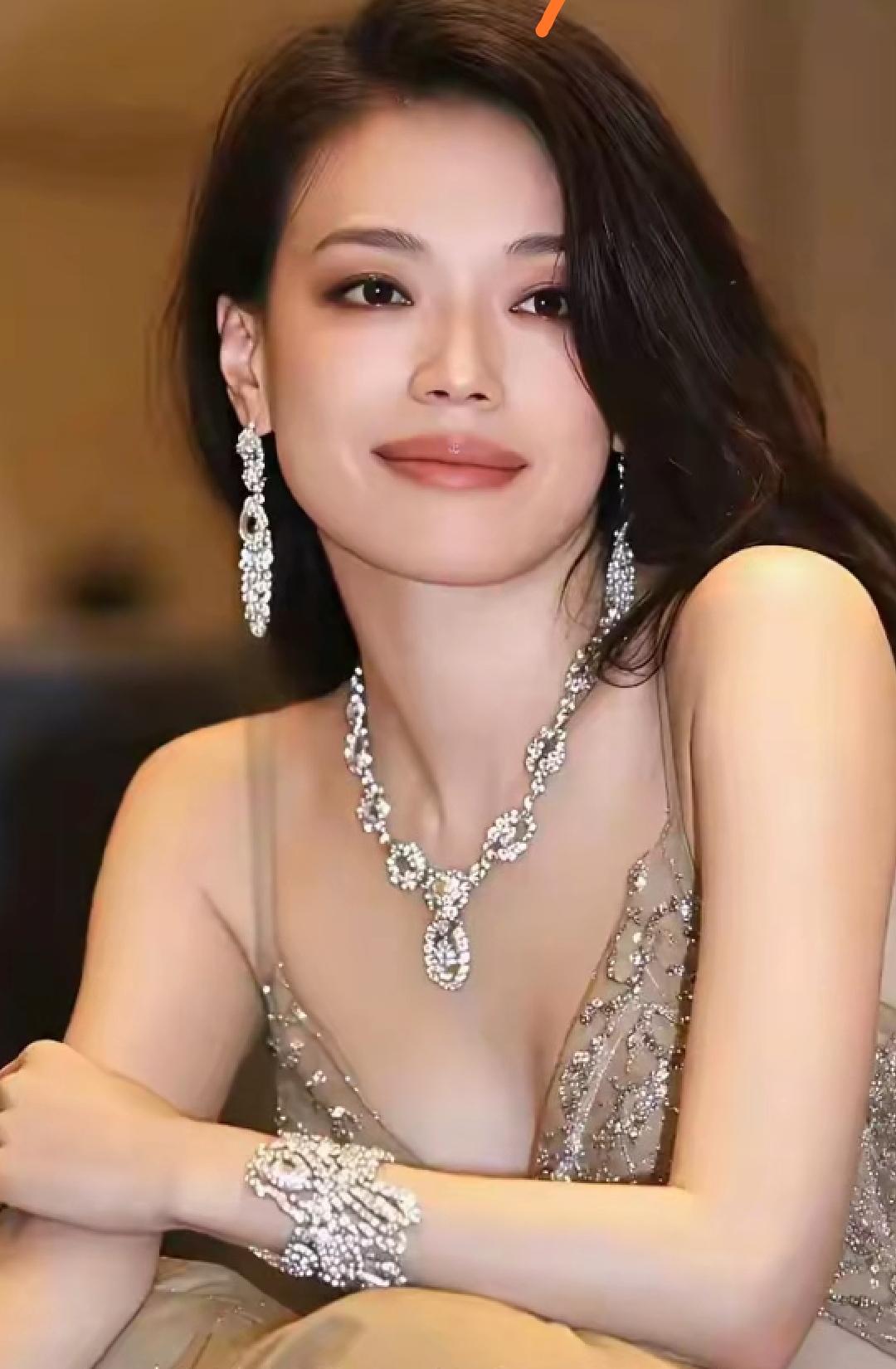 年少时，我和很多人一样，对舒淇的美并不感冒。1976年出生于中国台湾省新北市新店