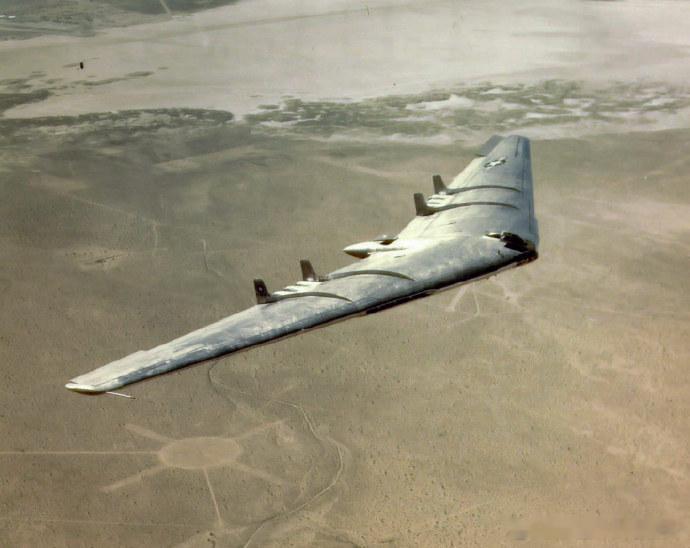 1947年，美军实验YB-49战略轰炸机 