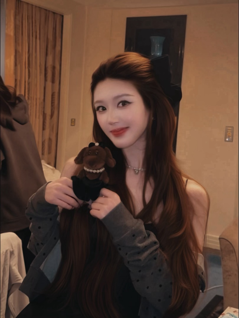 赵露思  zls赵露思许我耀眼zls赵露思许妍  “靠近光，追随光，成为光，散发