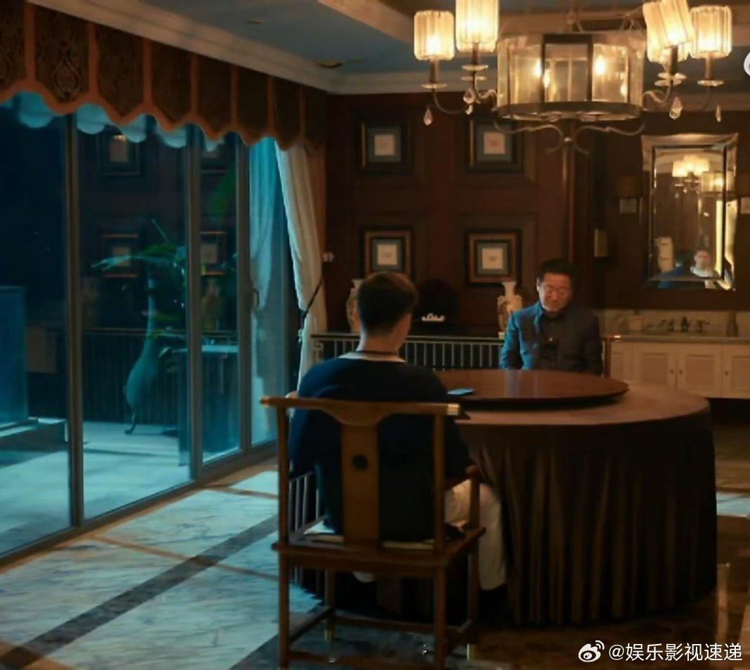 背锅女婿硬刚恶魔岳父电视剧人之初 吴国豪的伪善面具终于被最亲近的人撕开。徐志阳这