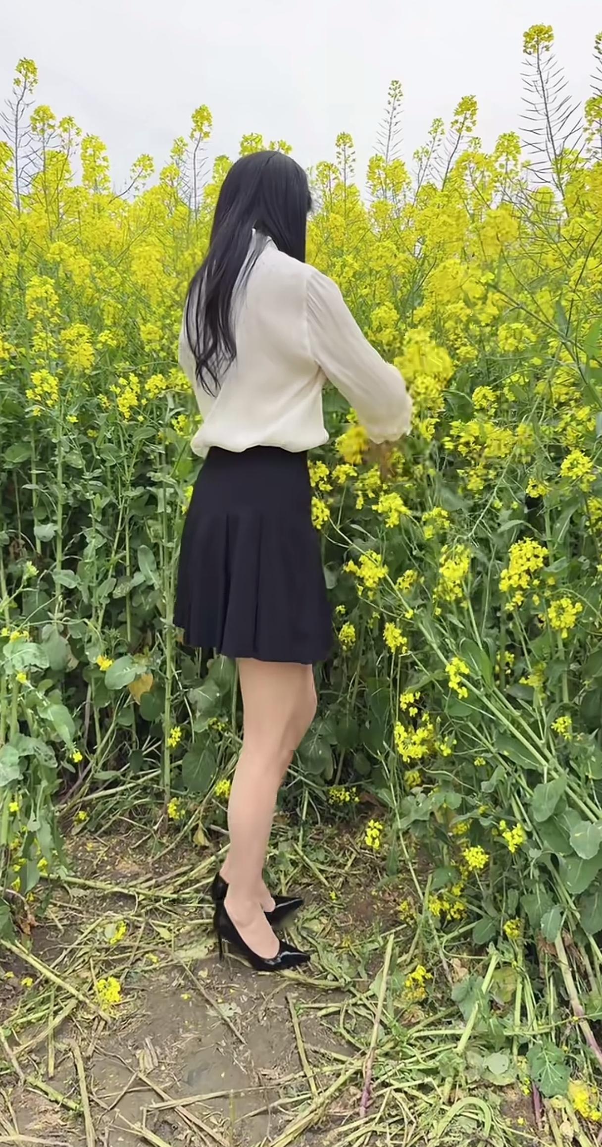 生活虽有不易，但人生的每一站，都有独属于它的风景。生活的路，总有高低起伏，不必急