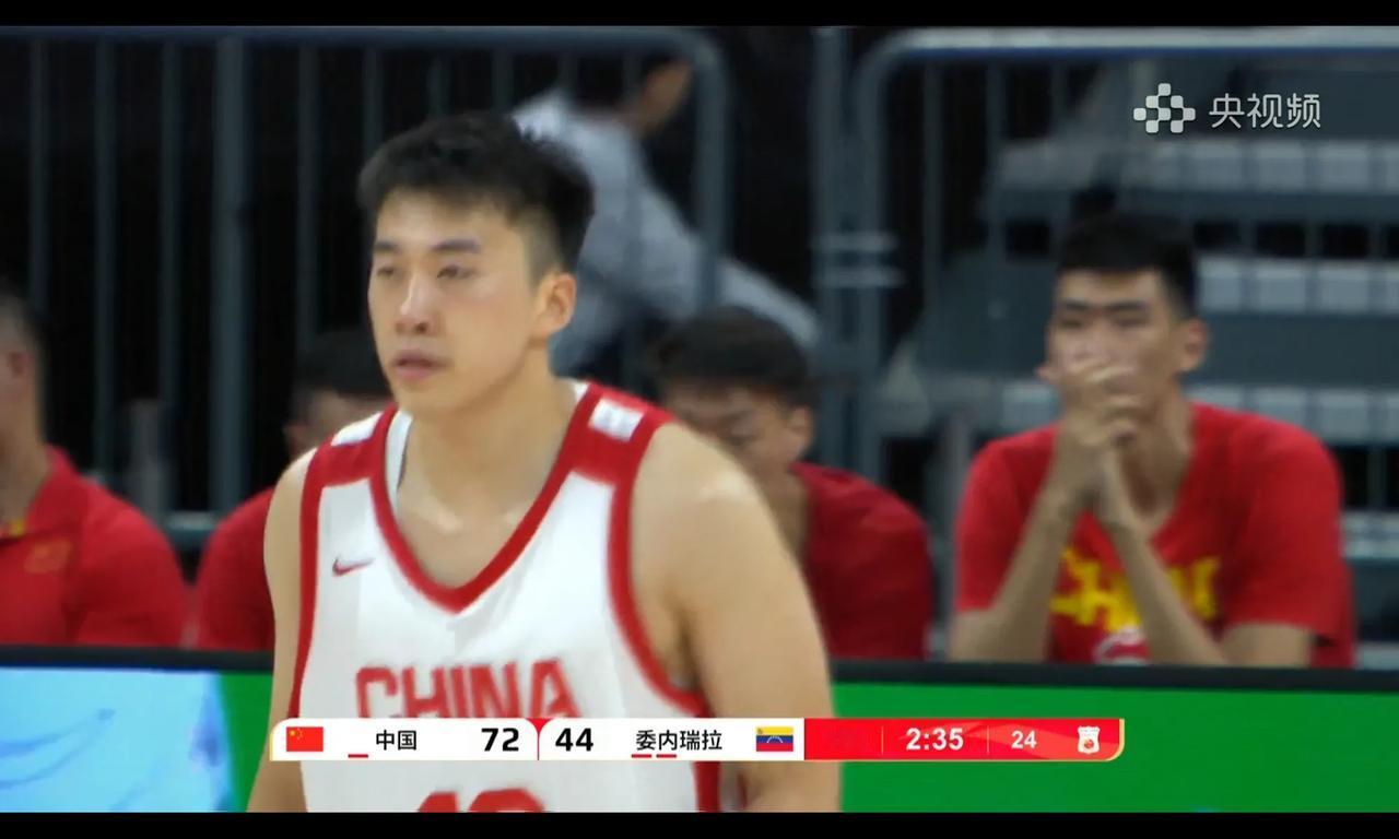王俊杰比胡明轩积极太多，热身赛更需要积极，位置竞争真的很激烈

很多球迷质疑郭士