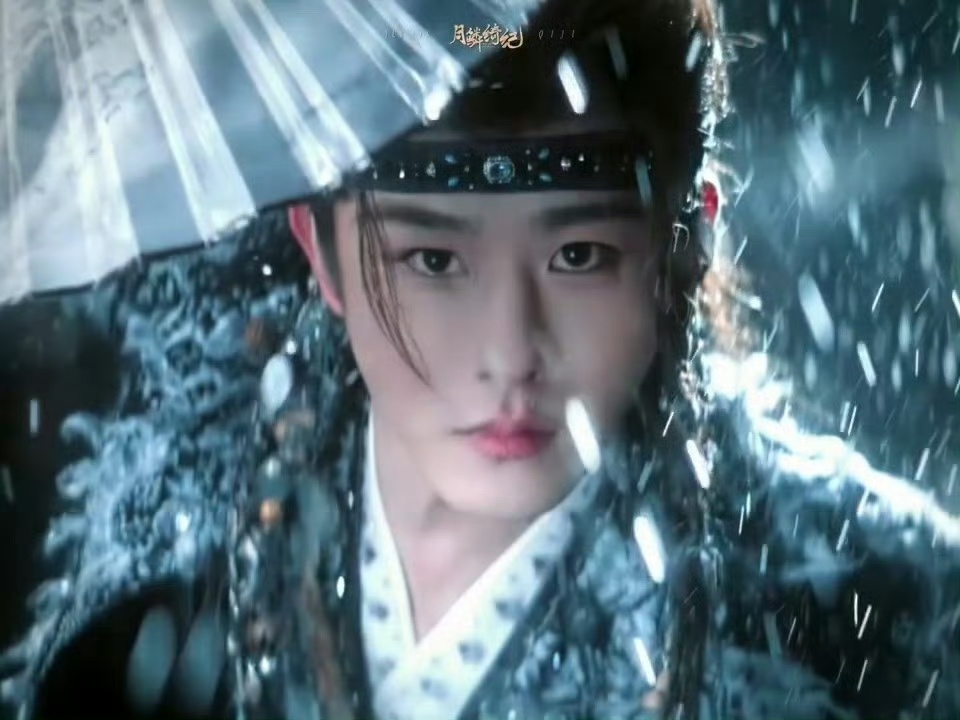 田嘉瑞寄灵小狐狸灵动感田嘉瑞转扇子打戏谁懂啊！田嘉瑞转扇子这段打戏又灵又飒，小狐