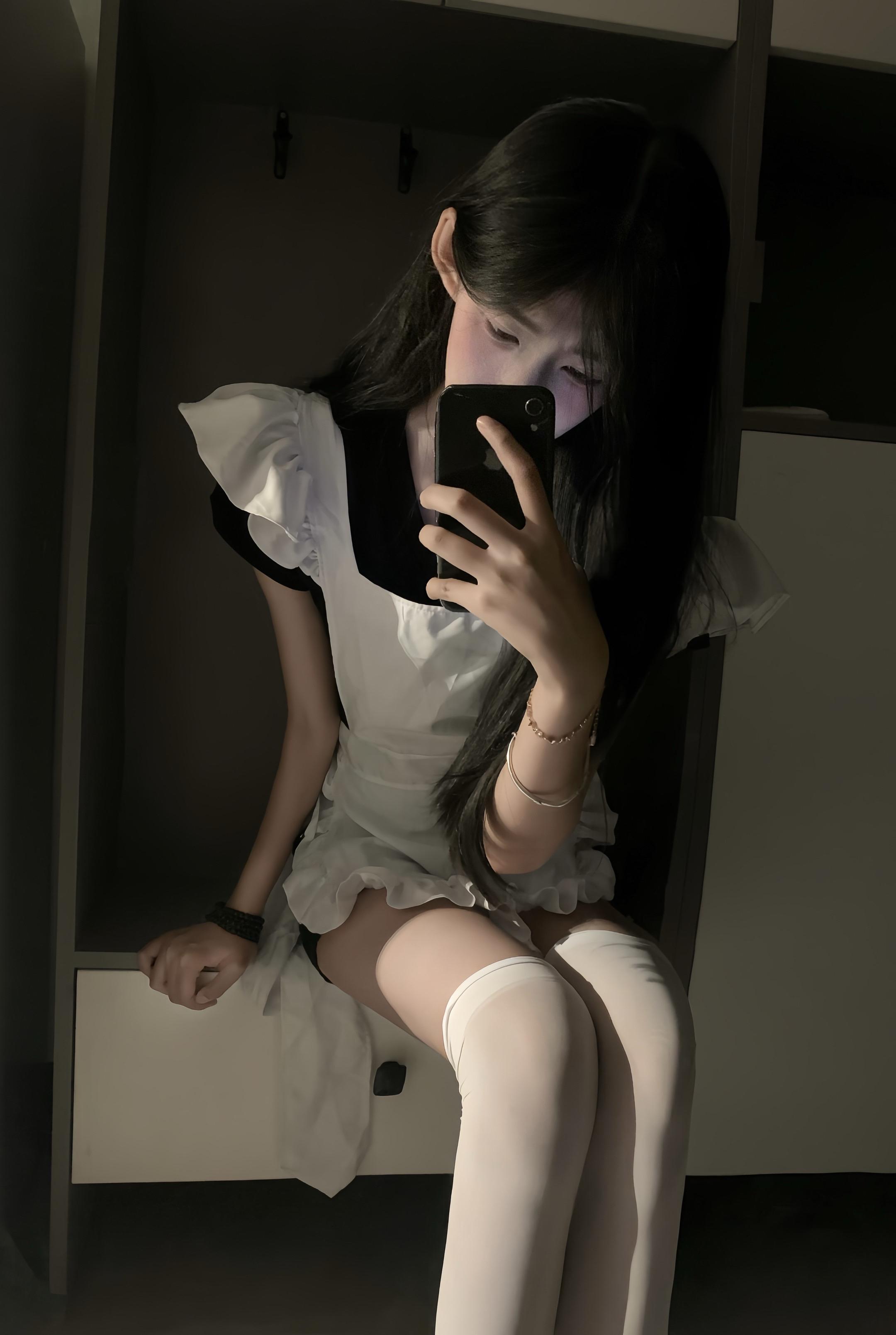 信任是张纸 你揉皱一次 我抚平一次 直到它薄的再也经不起一滴泪的重量