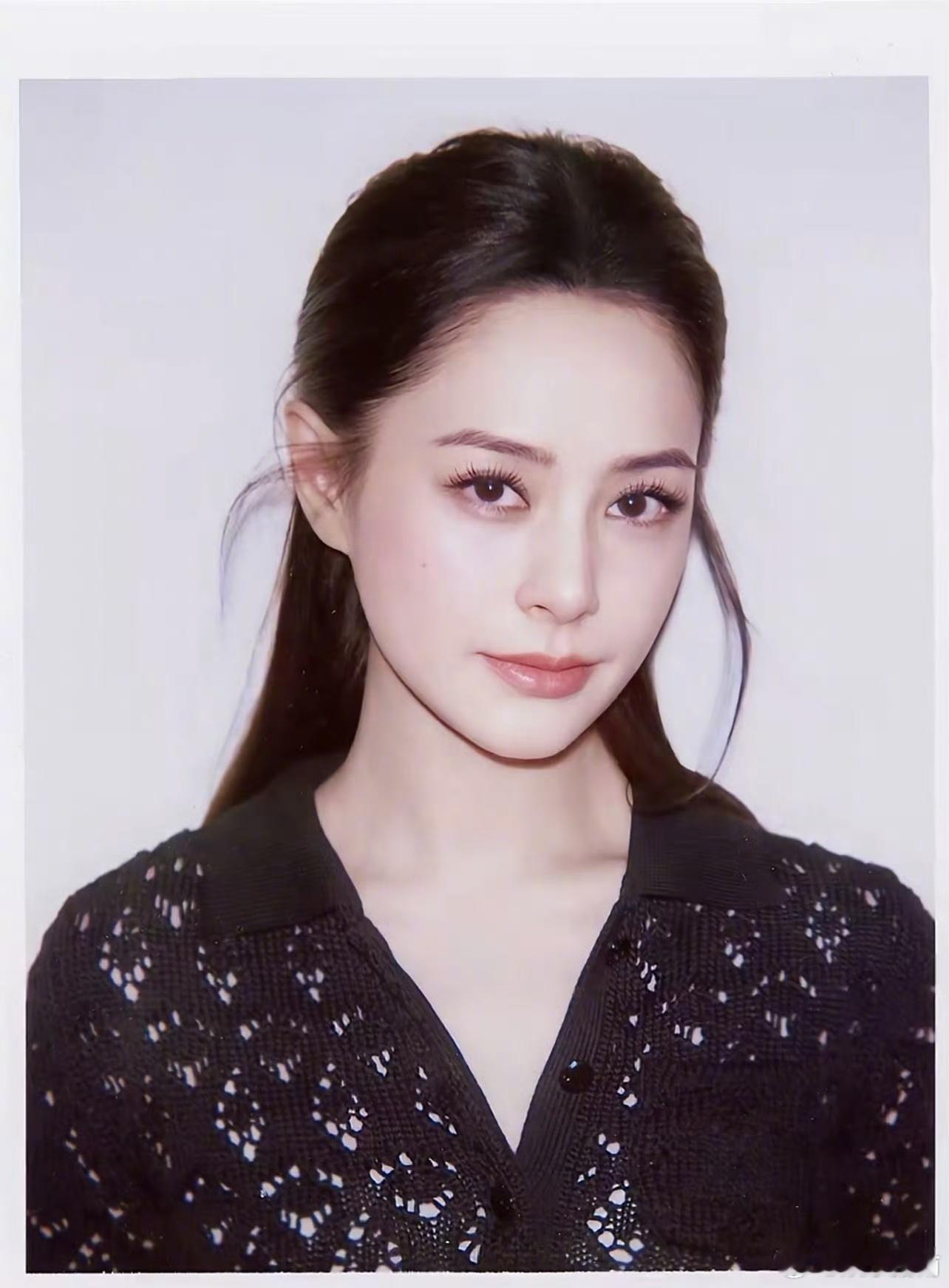 阿娇的撕拉片，这脸部轮廓太标志了，好美啊 