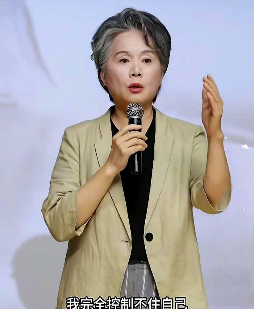 “要不换个演员吧。”霍建华当着全剧组的面，对14岁的杨紫说。

整个片场瞬间安静