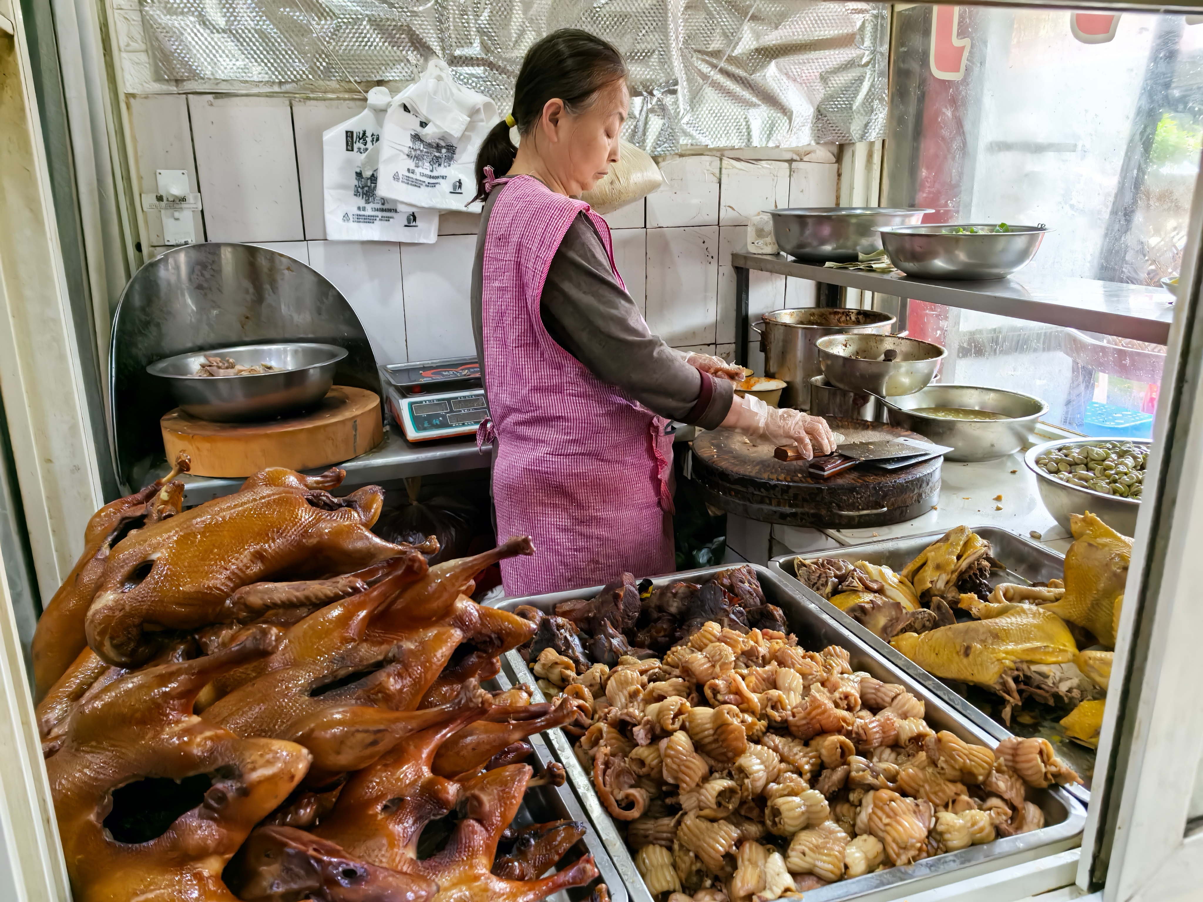 成都现在最火的苍蝇馆子？下午2点钟了还要排队，图6算黑暗料理了有没有晓得火爆双脆