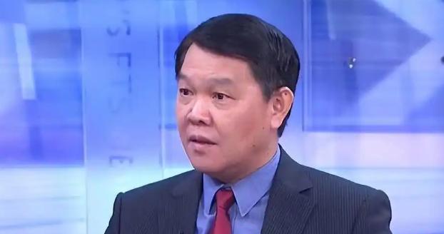 台湾海军退役上校黄征辉在节目中表示，大陆绝不能对菲律宾动武。他形容菲律宾就像一个