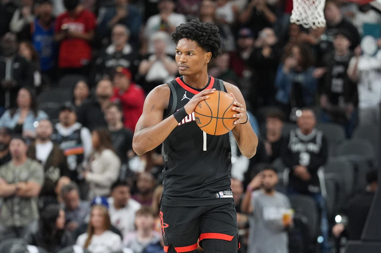 火箭队前一天逆转了太阳队，拿到了7连胜，而火箭队的阿门汤普森本场比赛表现不错，他