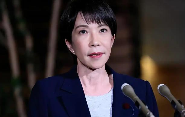高市正面临执政以来最严峻的亲信危机。继“网军风暴”后，其一手提拔的内阁官房长官秘