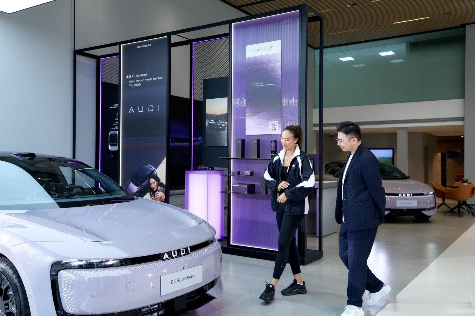 郑钦文上海买车今天郑钦文现身上海上汽奥迪用户中心，选购奥迪E5～这款电车被称为“