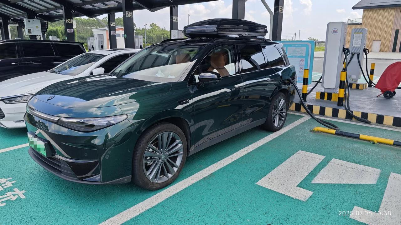 作为零跑C16老车主，经常有人说它和理想车型风格像，可理想价位咱们普通家庭实在够