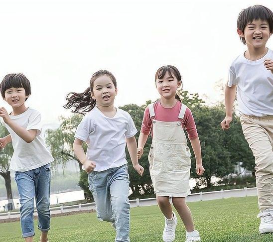 孩子上了高中才明白：
心态比成绩重要，
眼里有光未来稳，父母别焦虑遮光芒。

别
