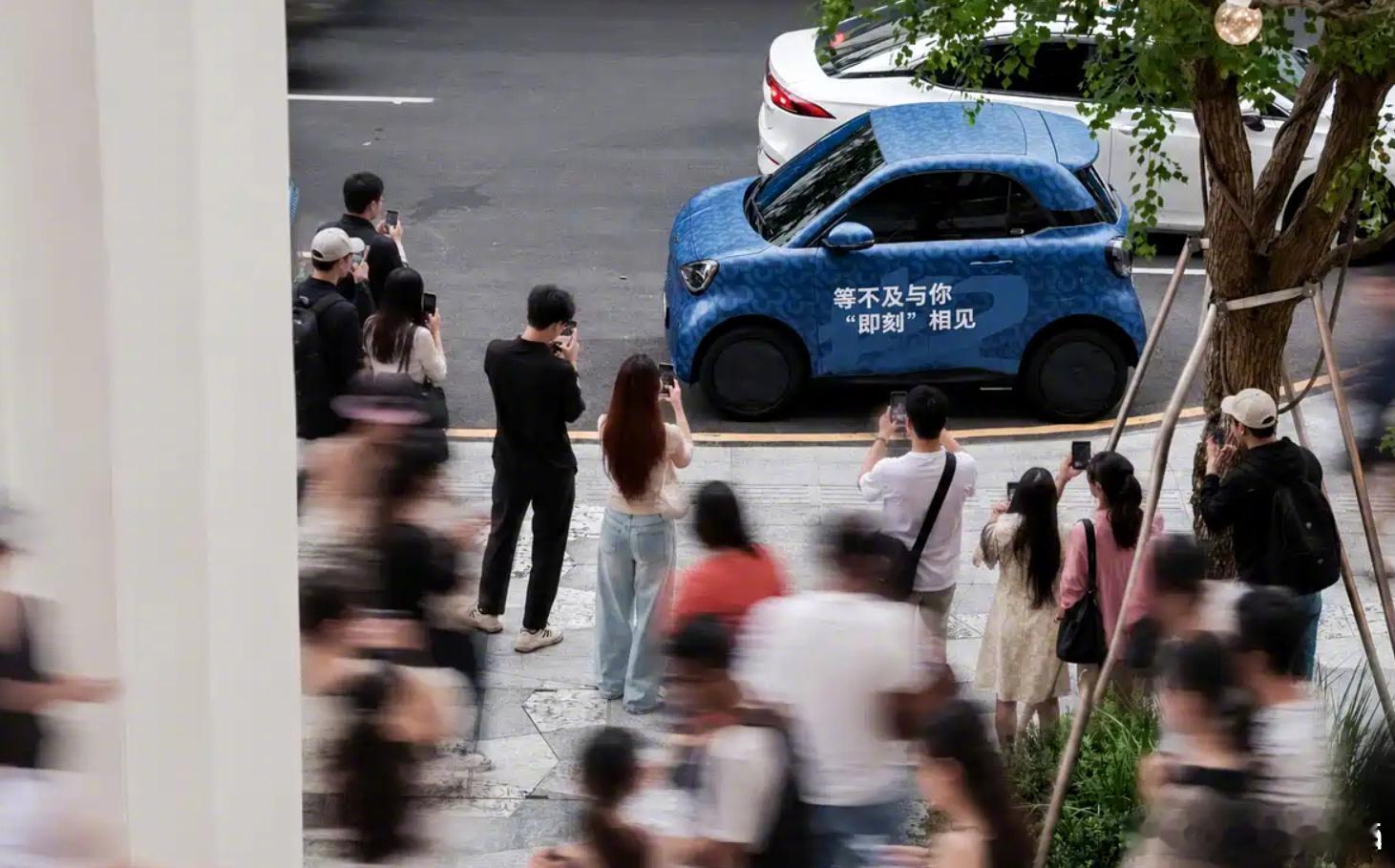 该车可以视作为smart fortwo车型的继任者，整体造型延续了家族式设计风格