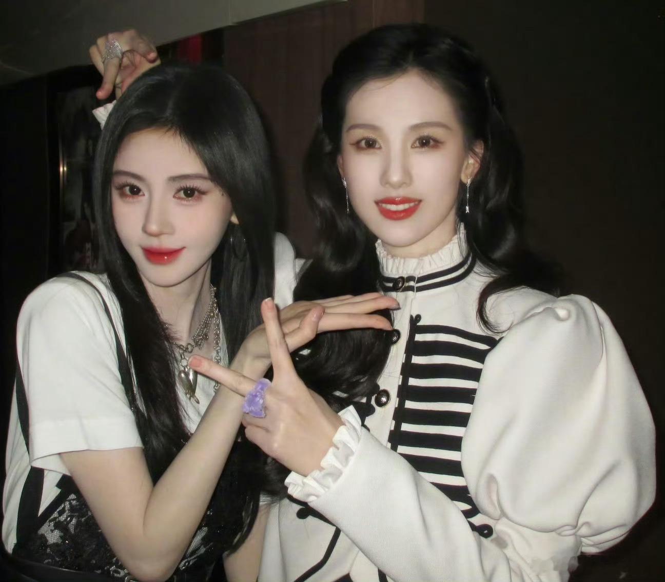 陈都灵请鞠婧祎剧组喝人参花茶谁懂女生之间的美好情谊，月鳞绮纪双狐友谊锁死，你们两