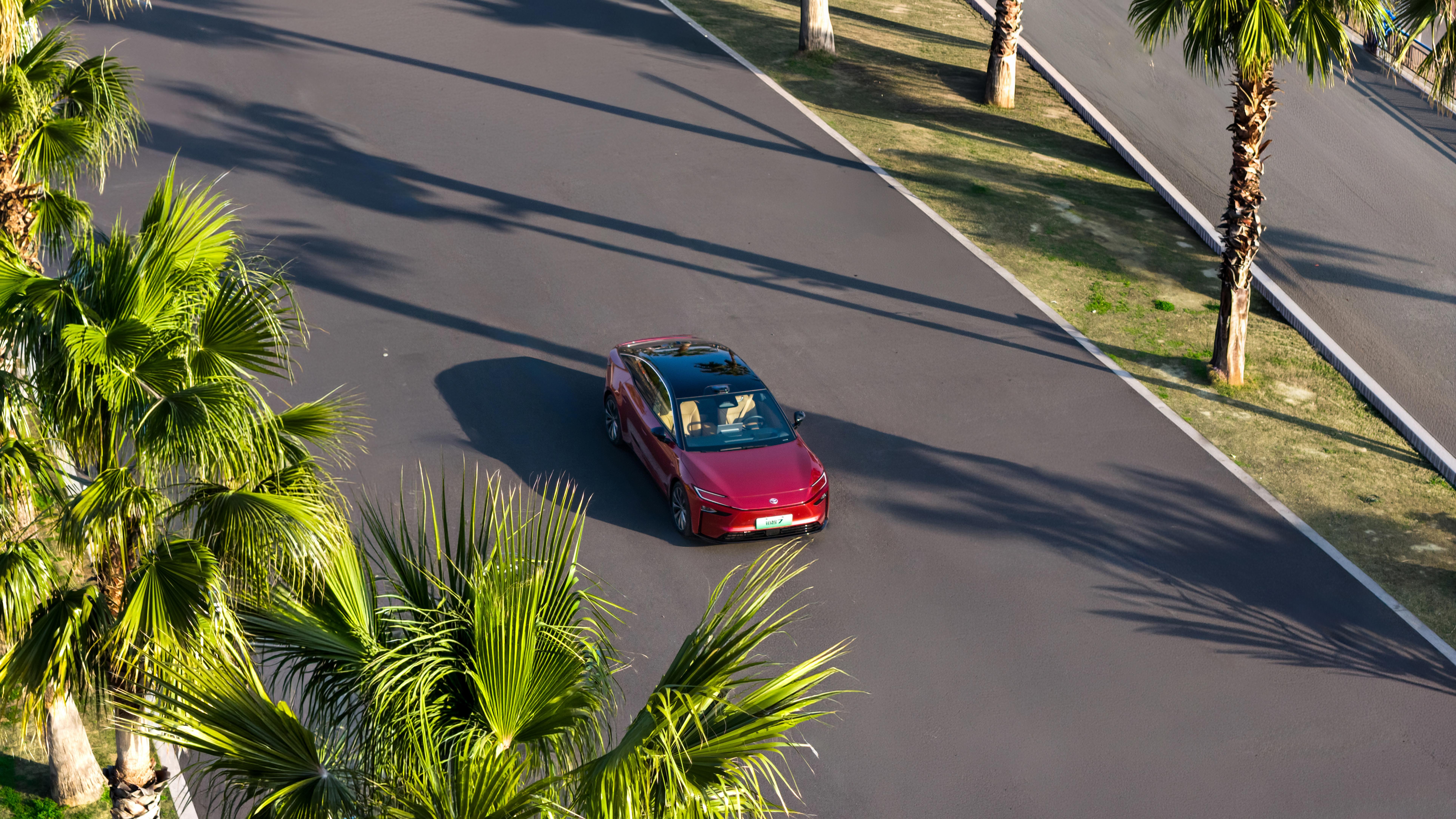 铂智7这套双腔空悬，选装价5000块，预售用户里超六成的人都选了。什么概念？以前