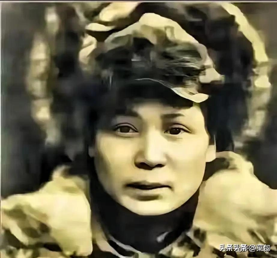 药铺门口，一个要饭的蹲在墙根下，开国上将路过看了一眼，猛地刹车，冲下去抱住他就哭
