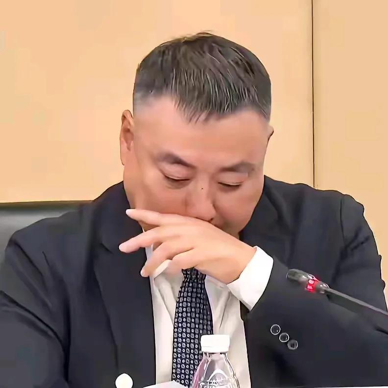 别再为刘国梁洗了！
男双无缘四强，女双独苗，混双独苗，男单难料，只有女单令人欣慰