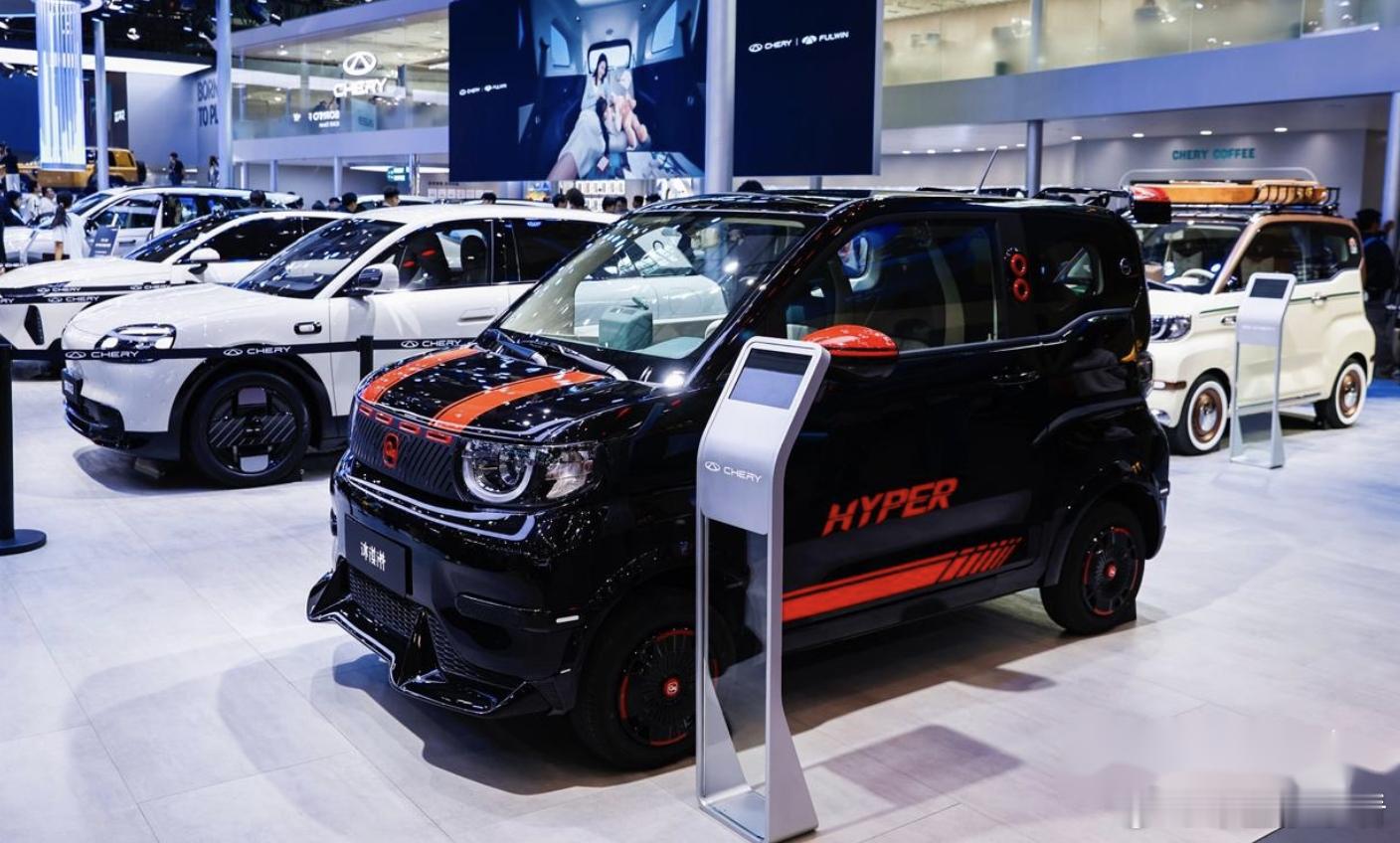 “粤Q粤快乐”，全新QQ3与全新冰淇淋亮相广州车展今年的广州车展上，奇瑞展台的全