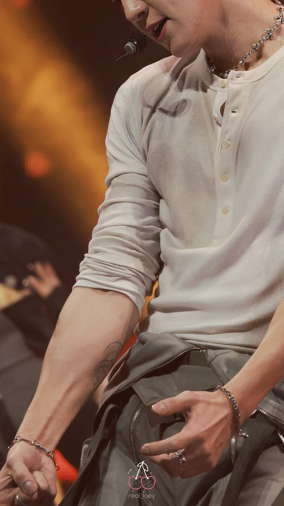 real__loey姐活菩萨 不仅自己吃得好好的还让大家看得饱饱的 