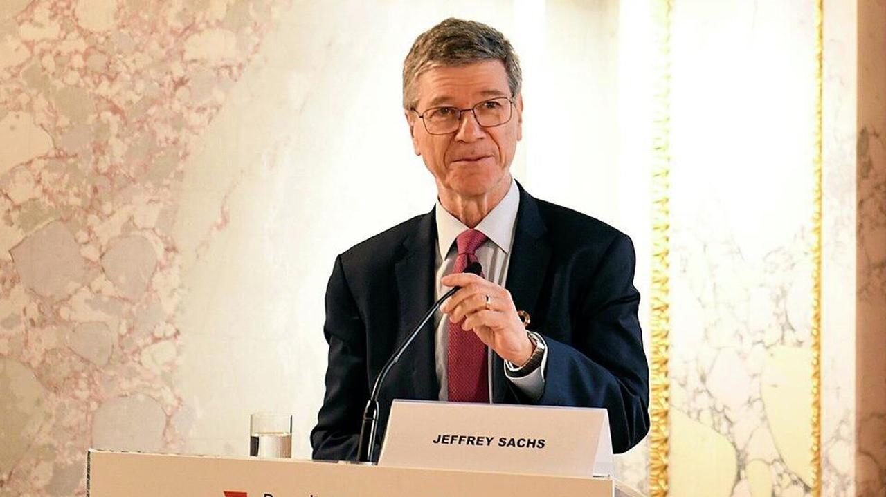 美国经济学家萨克斯：特朗普在乌克兰问题上不够稳定，他左右