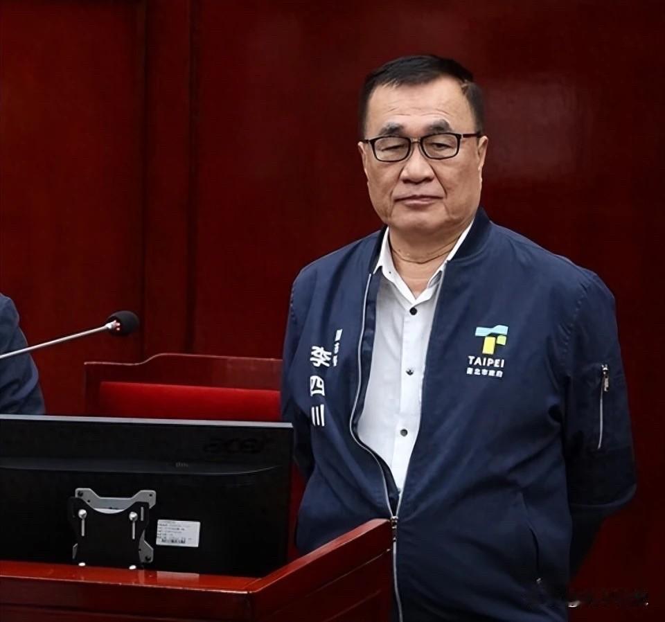 5月15日，特朗普结束了对中国的国事访问。一离开北京，他坐上空军一号回美。送机场