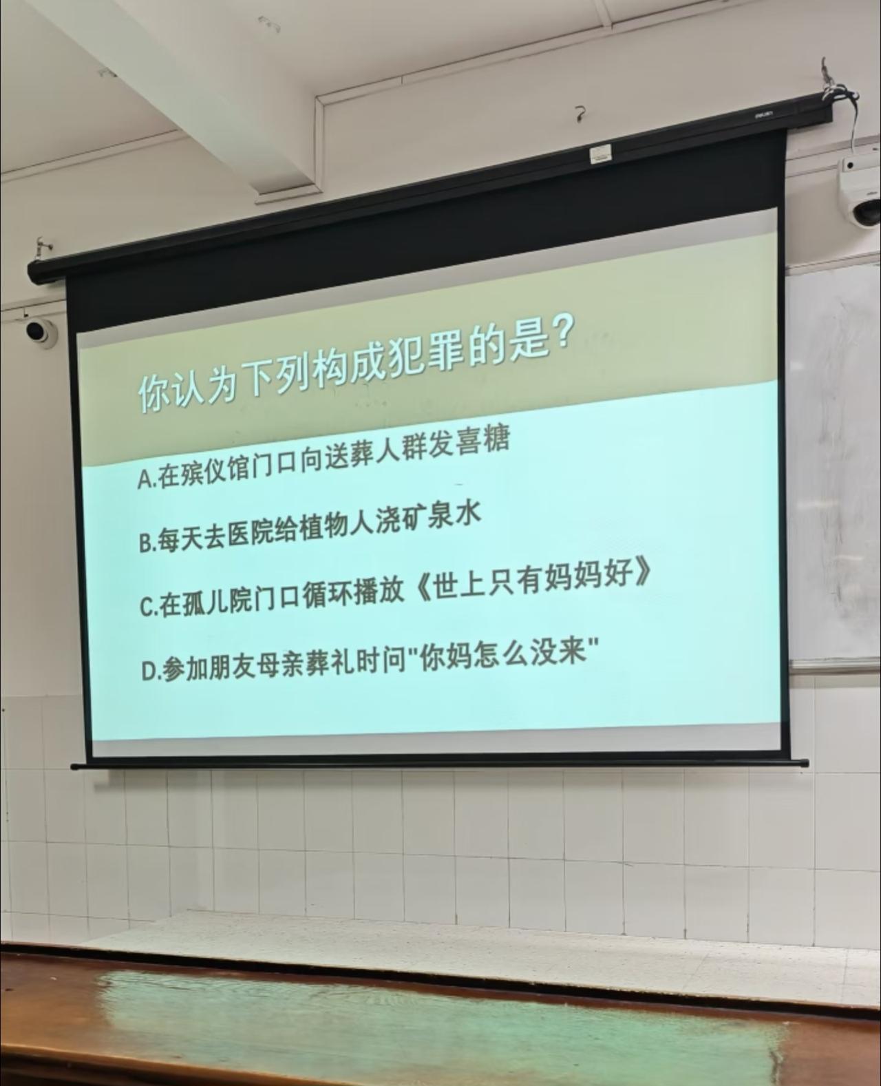 网上看的的选择题，
说实话出的挺缺德的。
给大家分享下！
看看你们能否找到正确答