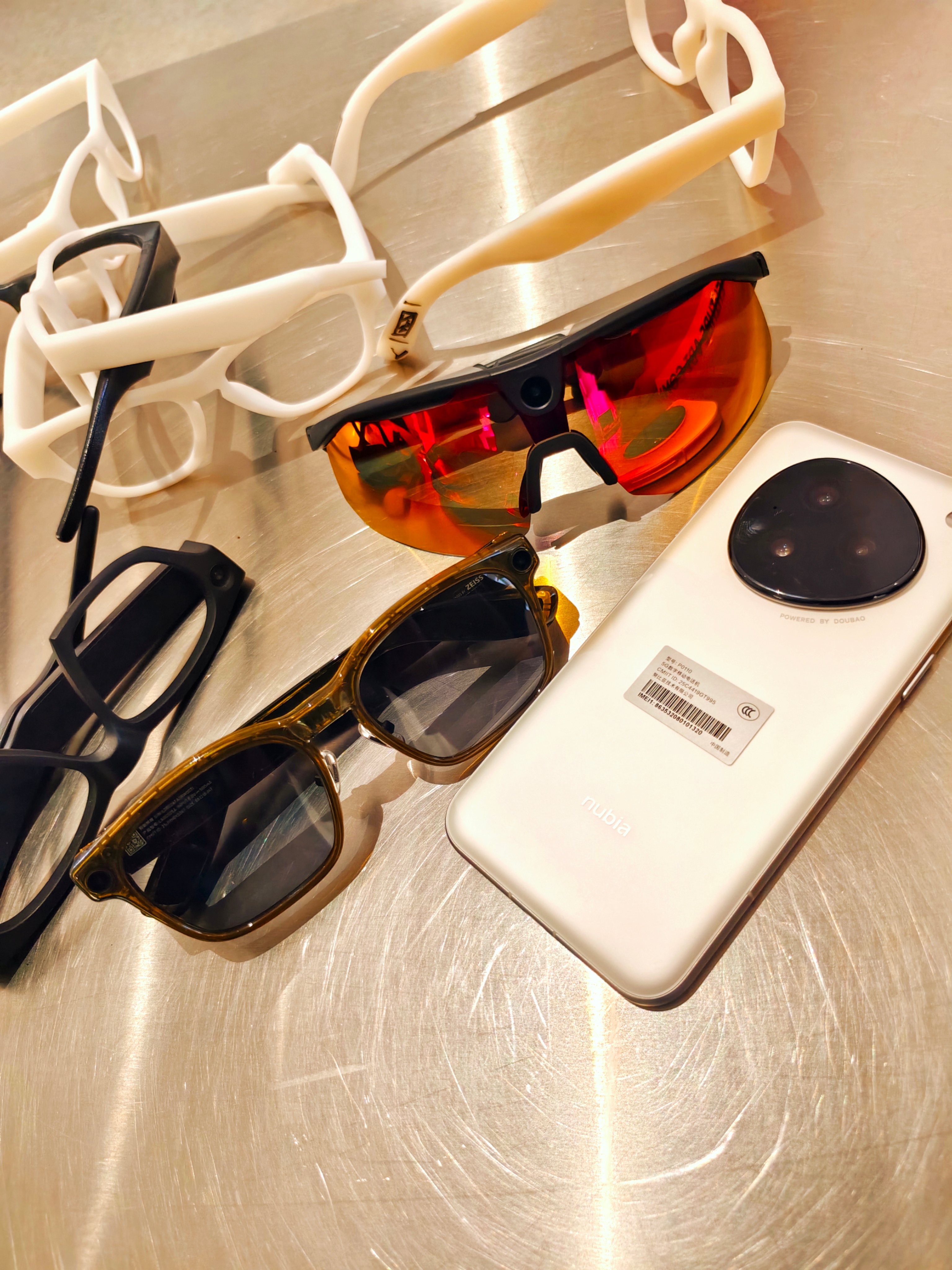 豆包手机，理想ai眼镜，吴德周弄的 bleequp 骑行眼睛，以及 angrym