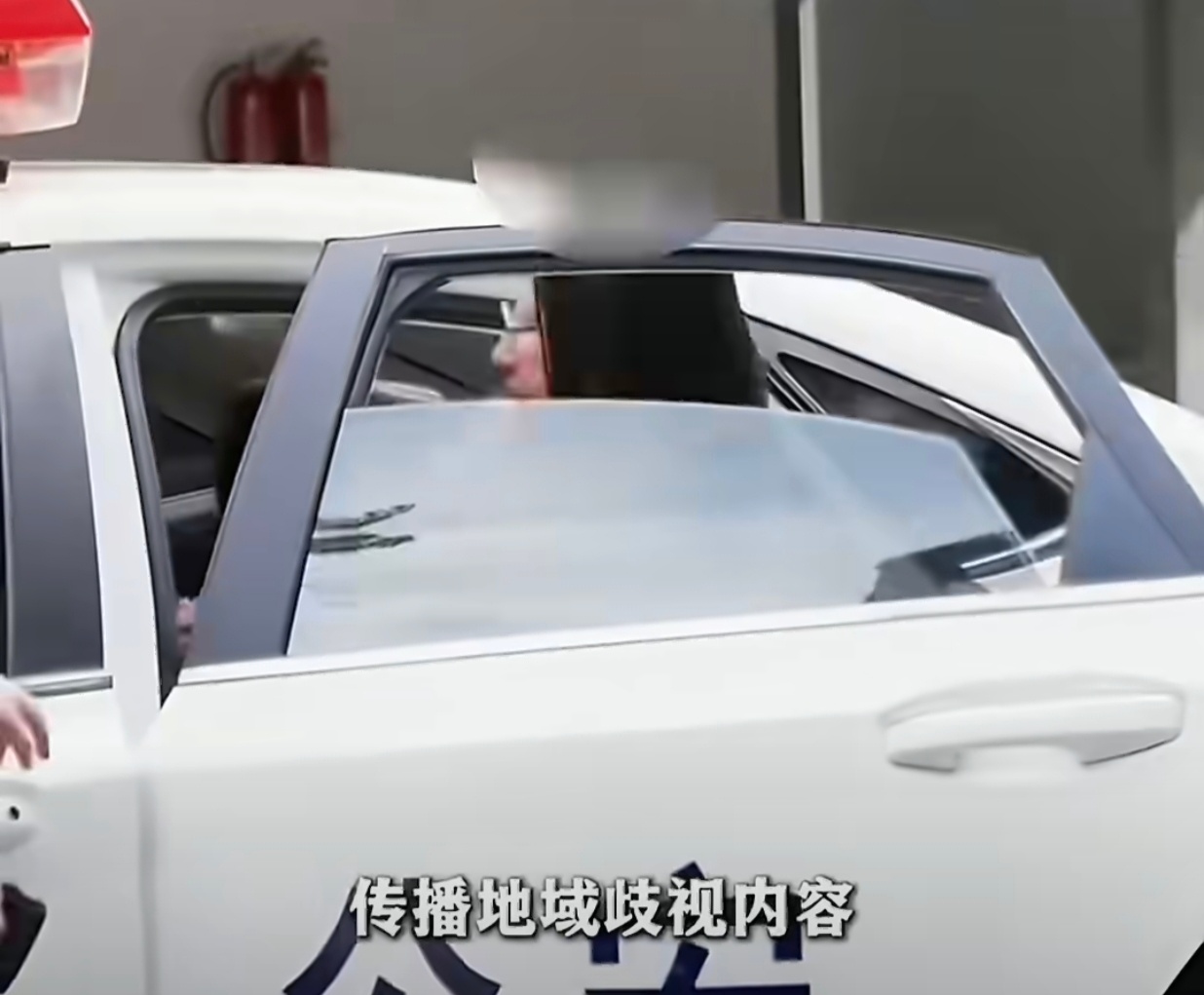 黎某某网上公然侮辱张桂梅校长被行拘¹ 曾经翻看过这些人的主页，因为很不理解：每天