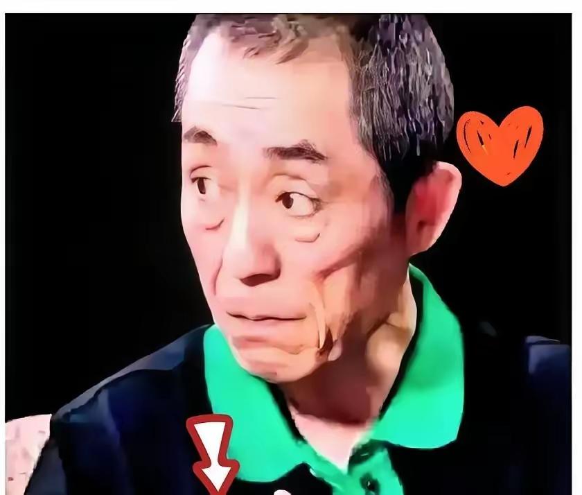 看到75岁张艺谋的模样，真感叹岁月太无情。想当年，他可是电影界的风云人物，一部部