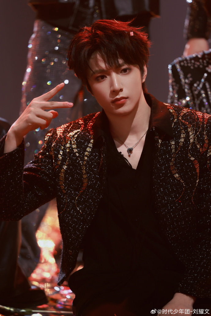 刘耀文好干脆的一声爹 马嘉祺直接兴奋到上头，刘耀文毫无铺垫一声喊，又耿直又好笑。