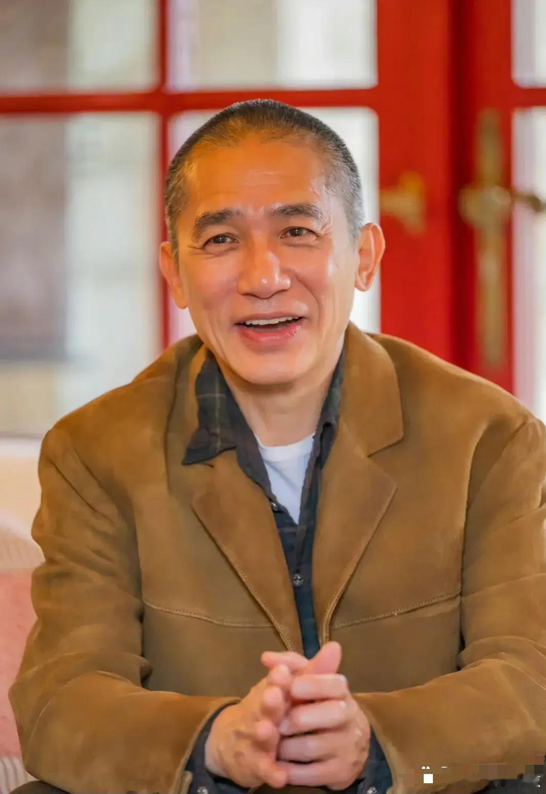 近60岁的刘嘉玲没有要孩子，一个人居住在上海，而梁朝伟则在日本独居了近30年，有