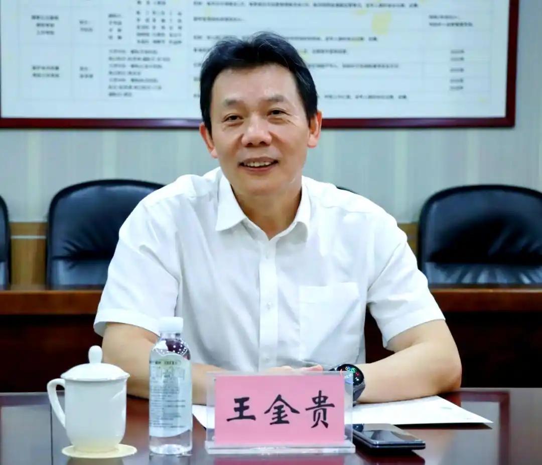 天津医疗领域反腐再下一城，天津中医药大学第一附属医院原院长王金贵被查。王金贵两个