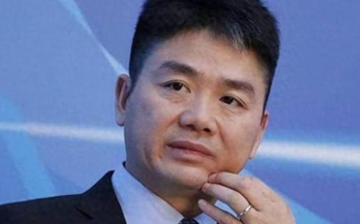 2010年，身价400亿的张磊在法国滑雪，刘强东给他连打7个电话借钱7500万美