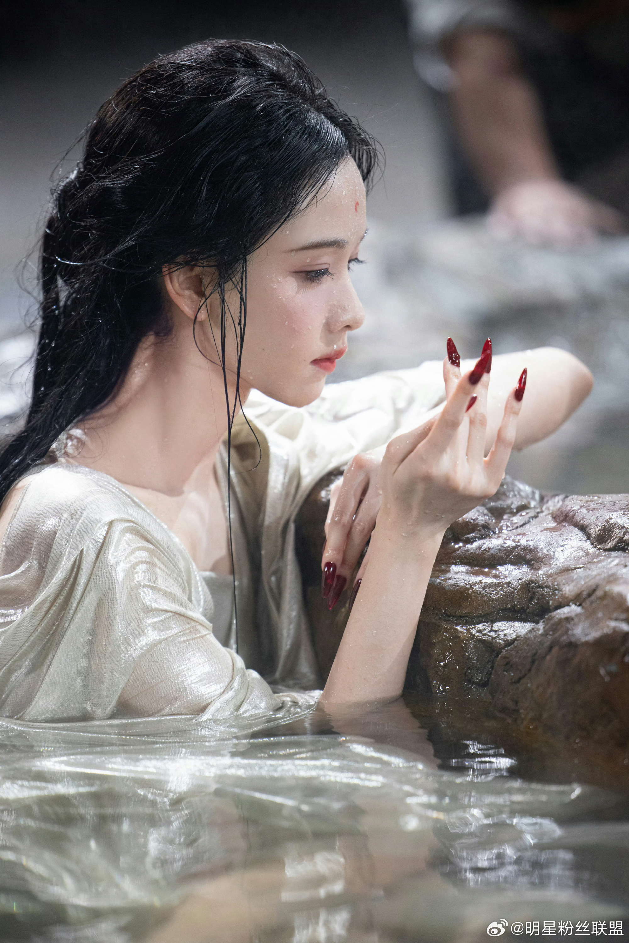 陈都灵是雾妄言的妹妹粉陈都灵已成功变为雾妄言小迷妹，每次都是尊称雾姐哈哈哈哈哈哈