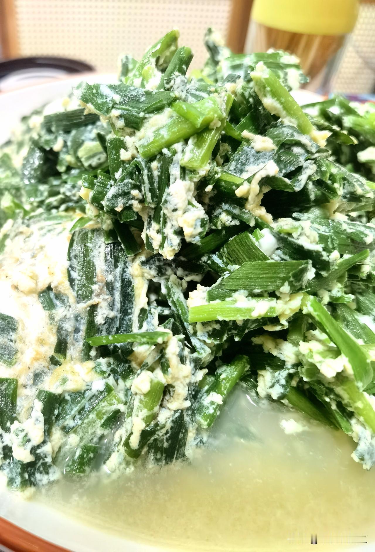 韭菜鸡蛋怎么做？水炒最可口，又嫩又粗纤维，绝对是馒头搭配，好吃不贵。